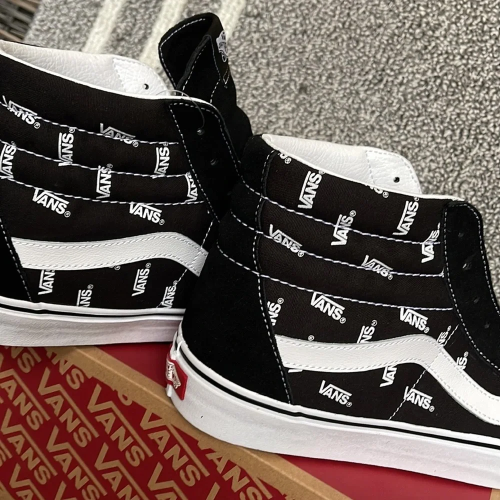 Vans Men’s Sk8-Hi Vans Black/True White Sneakers - Picture 15 of 16